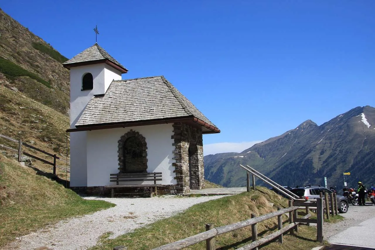 Metal Roofing Panels: Durable, Efficient Solutions